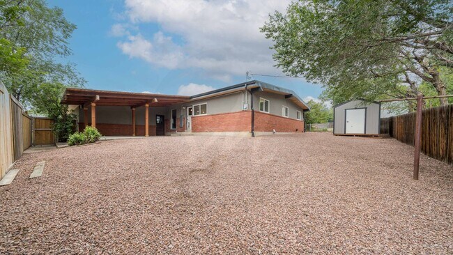 Building Photo - Modernized Mid Century Home Near Broadmoor