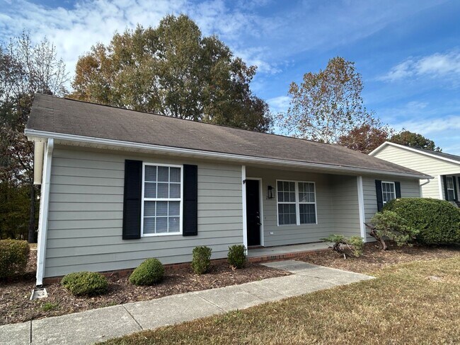 Building Photo - 2711 Ingleside Dr