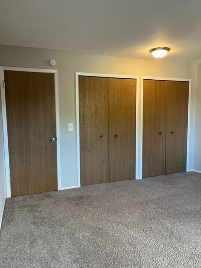 Building Photo - Charming 1 bedroom/1 bathroom apartment ne...