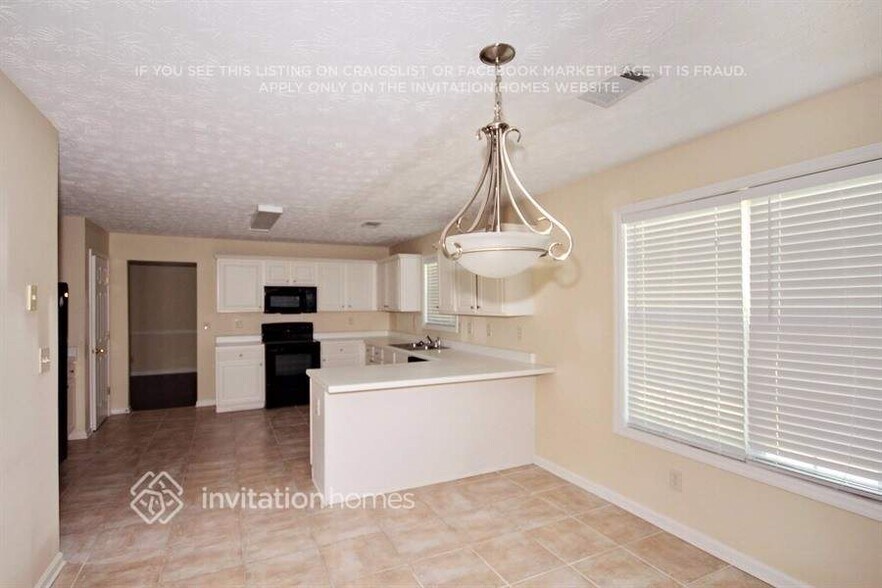 Building Photo - 6521 Carriage Ln