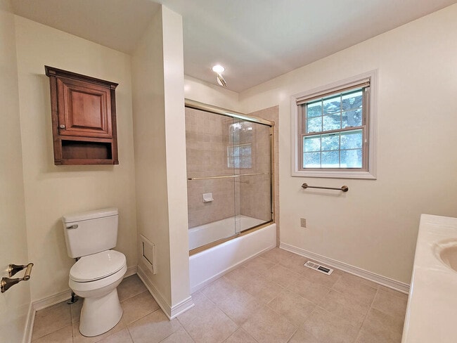 Building Photo - 133 Glenrochie Dr