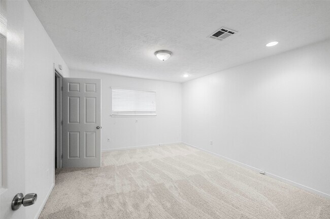 Building Photo - 2226 Droxford Dr