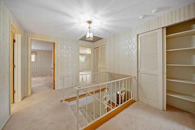 Building Photo - 4 bed 3.5 bath home in East Grand Rapids