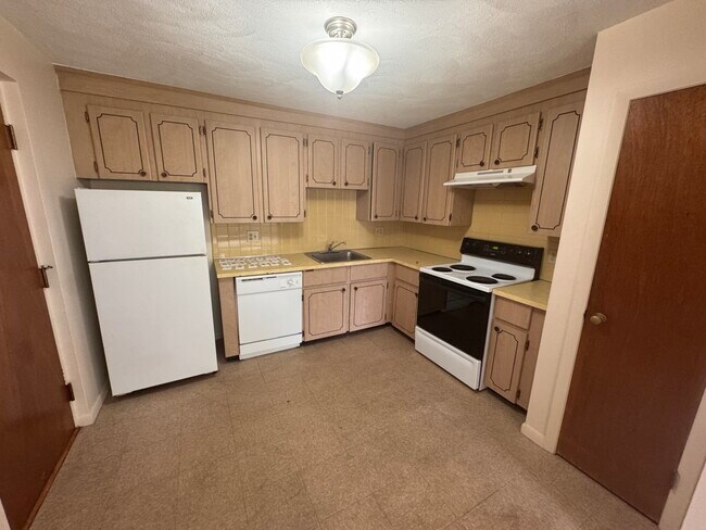 Building Photo - 155 Lexington St