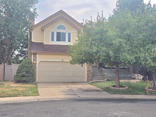 Building Photo - "Charming 4-Bedroom Retreat in Castle Rock with 2.5 Baths, Fenced yard, 2 car attached garage - Y...