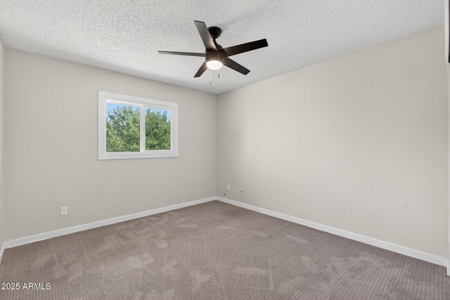 Building Photo - 1339 N 44th St