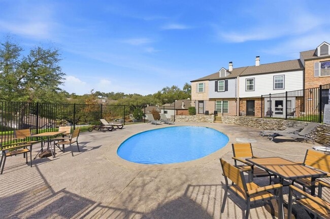 Building Photo - 6631 Valleyside Rd