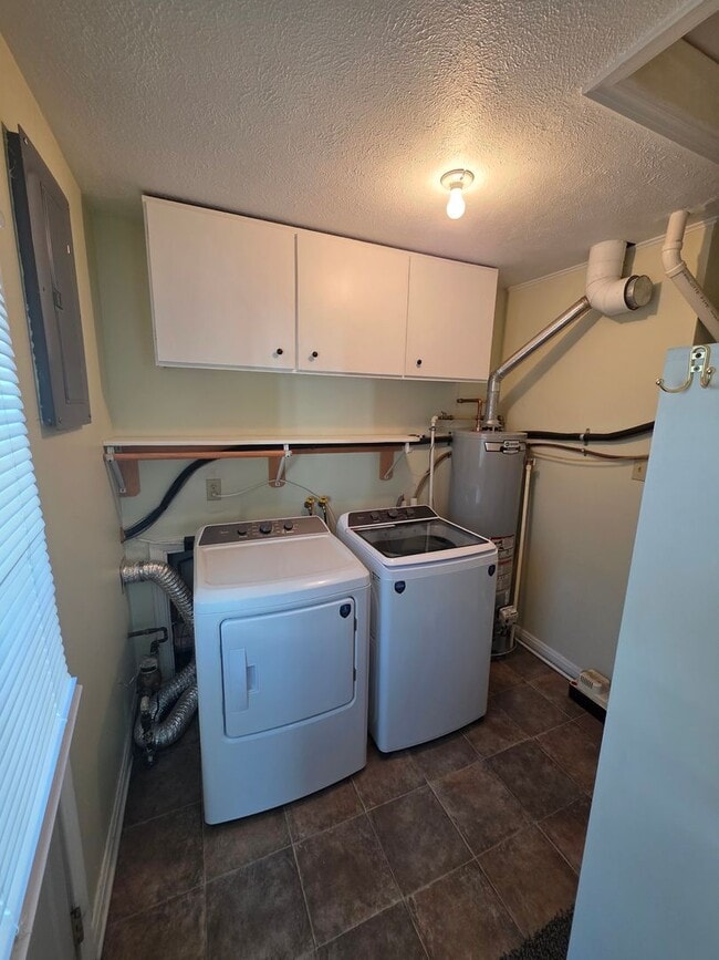 Building Photo - Looking for Cozy? You Just Found It.
