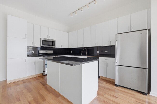 Building Photo - 1631 S Michigan Ave