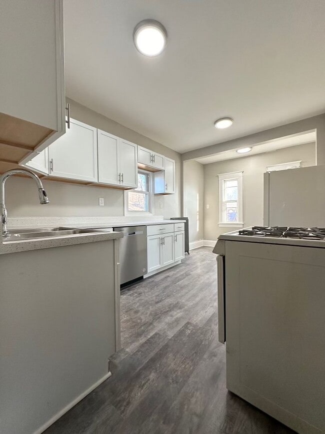 Building Photo - Gorgeous 4 Bedroom Home in Saint Paul!