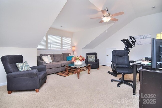 Building Photo - 1116 Sarandon Dr