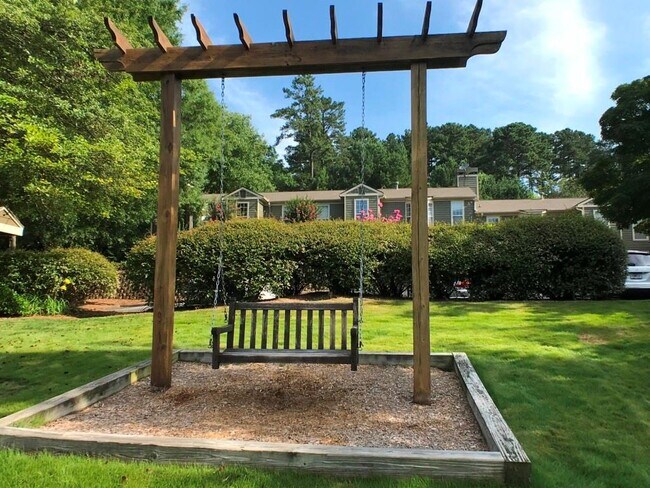 Building Photo - 1104 Riverview Dr