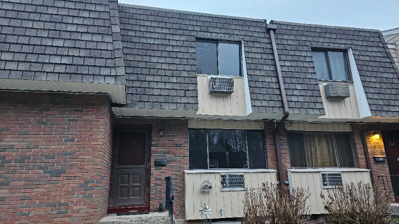 Primary Photo - 266 High Path Rd