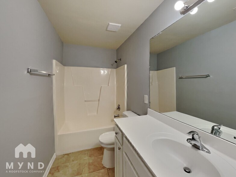 Building Photo - 909 Summer Storm Dr