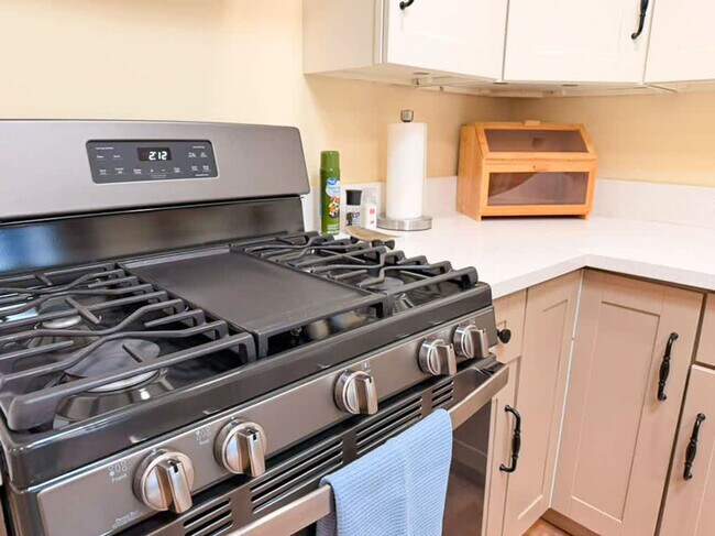 Building Photo - 16018 Windsor Dr