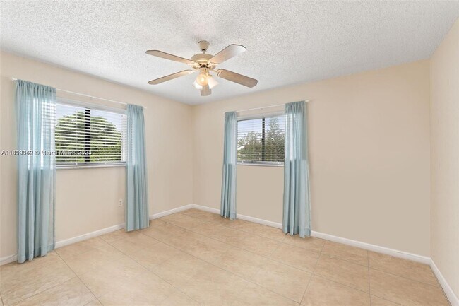 Building Photo - 1160 SW 9th St