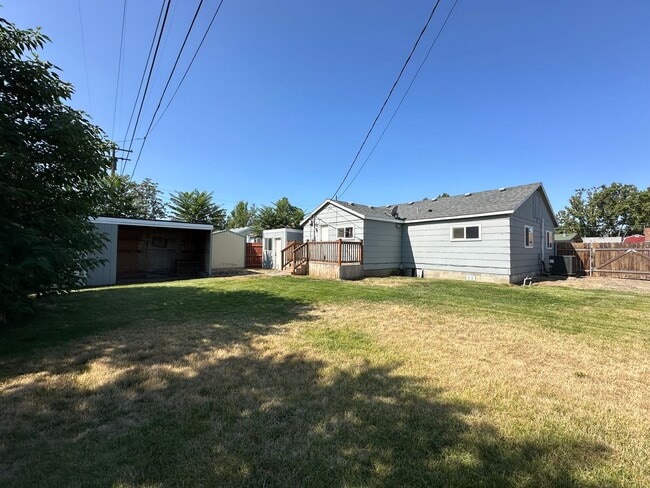 Building Photo - 3 bed, 2 bath Richland