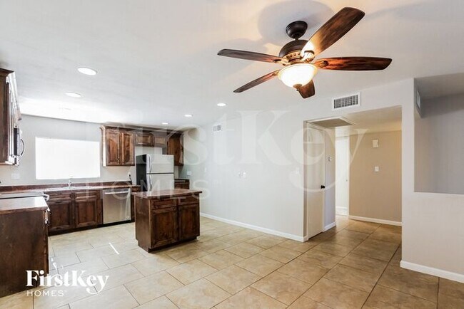 Building Photo - 9605 N 43rd Ln