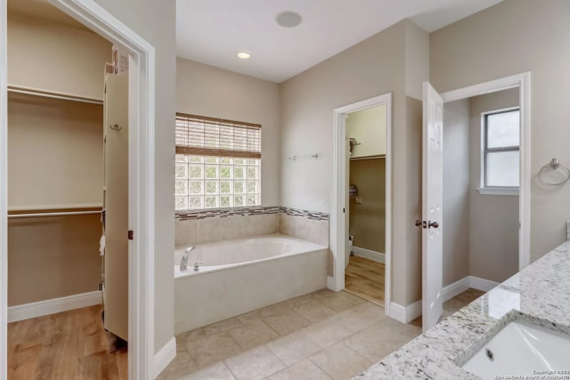 Building Photo - 471 Rose Blossom Loop