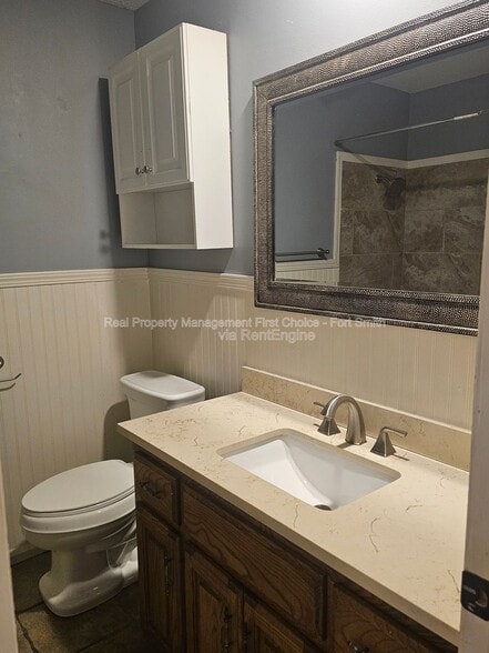 Building Photo - 306 Elfen Glen St