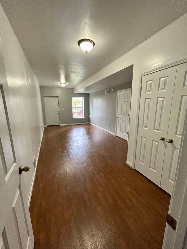 Building Photo - Beautiful 3 level home on a quiet cul-de-sac in Greenbrier Knolls--AVAILABLE NOW!!!!