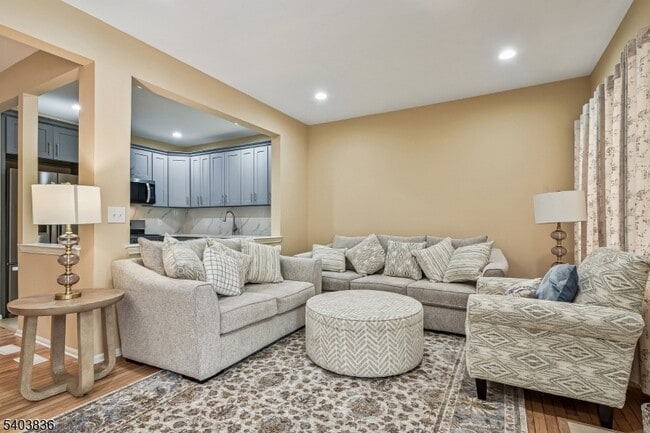 Building Photo - 29 Summerhill Dr