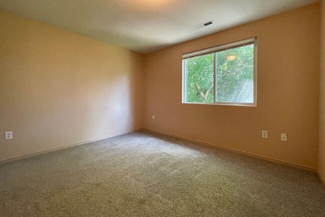 Building Photo - Fantastic Kenton Home with Central A/C, Wa...