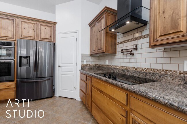 Building Photo - Beautiful 2-bedroom 2-bathroom and 2-car garage located in a gated community