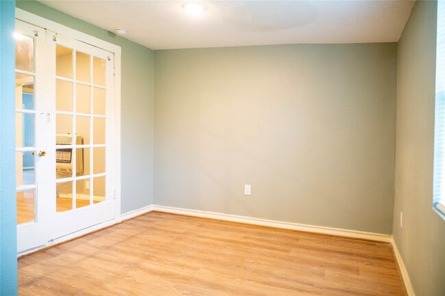 Building Photo - 505 Sikes St