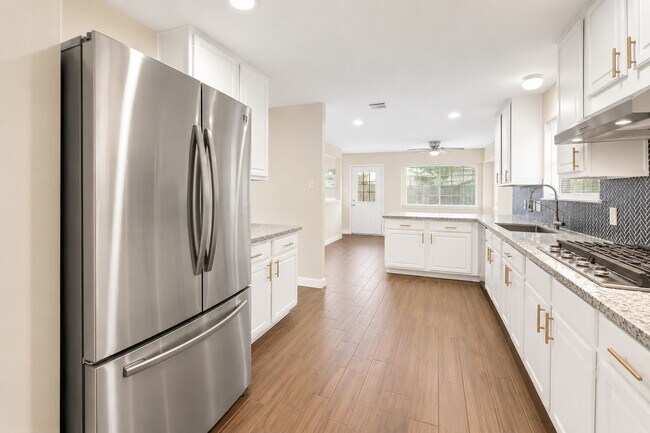 Building Photo - 19002 Timber Way Dr