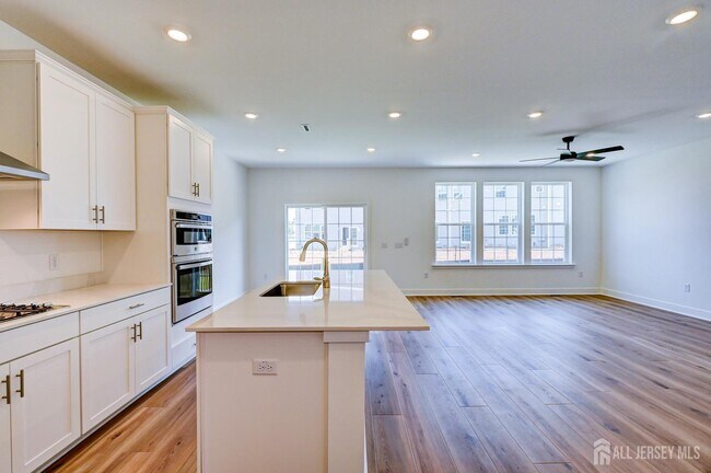 Building Photo - 13 Griffin Ln