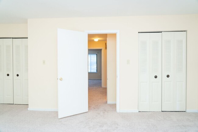 Building Photo - 1054 Cheshire Ct