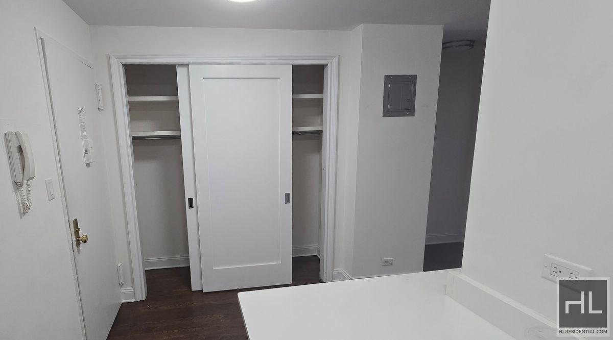 Building Photo - 3rd Ave & E 16th St. Modern 1-Bedroom Apt ...
