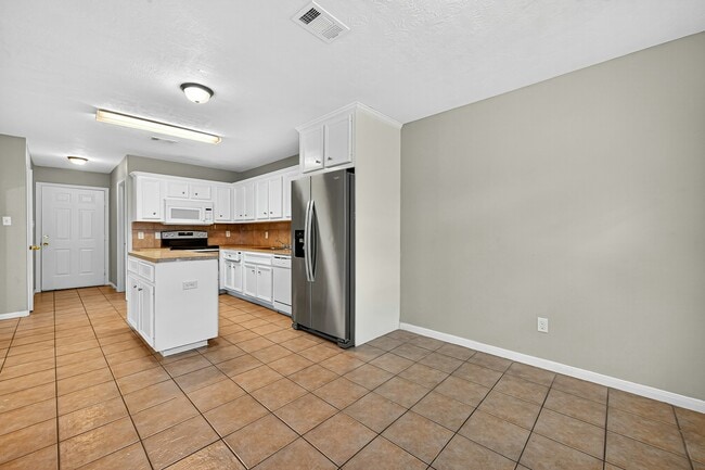 Building Photo - 10035 Morocco Rd