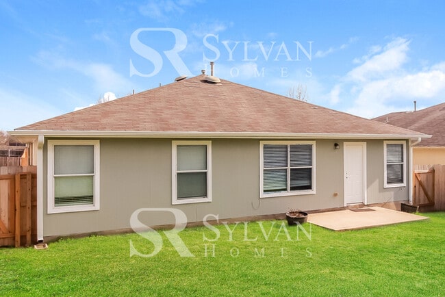 Building Photo - Prepare to fall in love with this 3 bedroom, 2 bathroom home