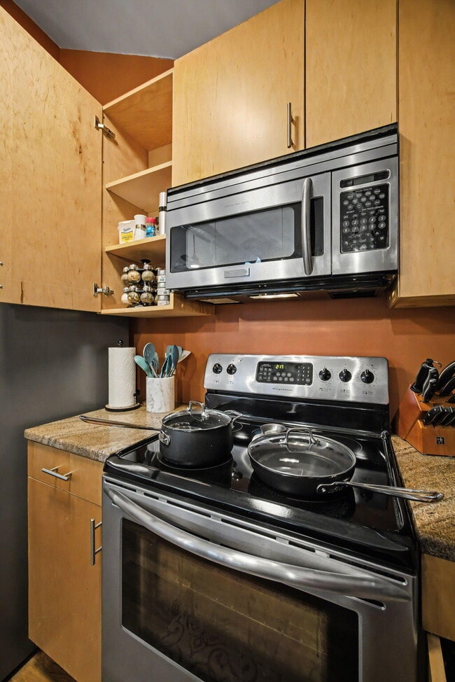 Building Photo - 261 S Limestone