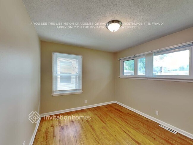 Building Photo - 9219 S 51st Ave