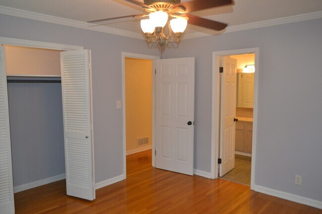 Building Photo - Wonderful Evergreen Hills Community 3 Bed 2 bath Large Lot Single Family Rental