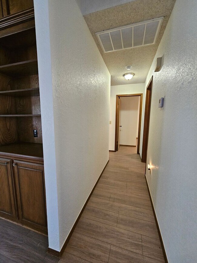 Building Photo - (3) Bed/(2) Bath in NW Norman Avail NOW!
