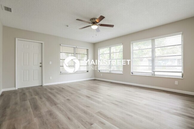 Building Photo - 3 Bedroom Pet-Friendly Home in VENICE, FL with Main Street Renewal