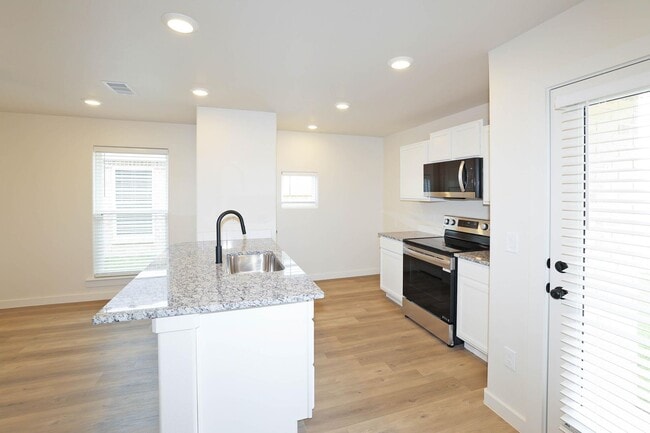 Building Photo - 2901 Ranch House Rd