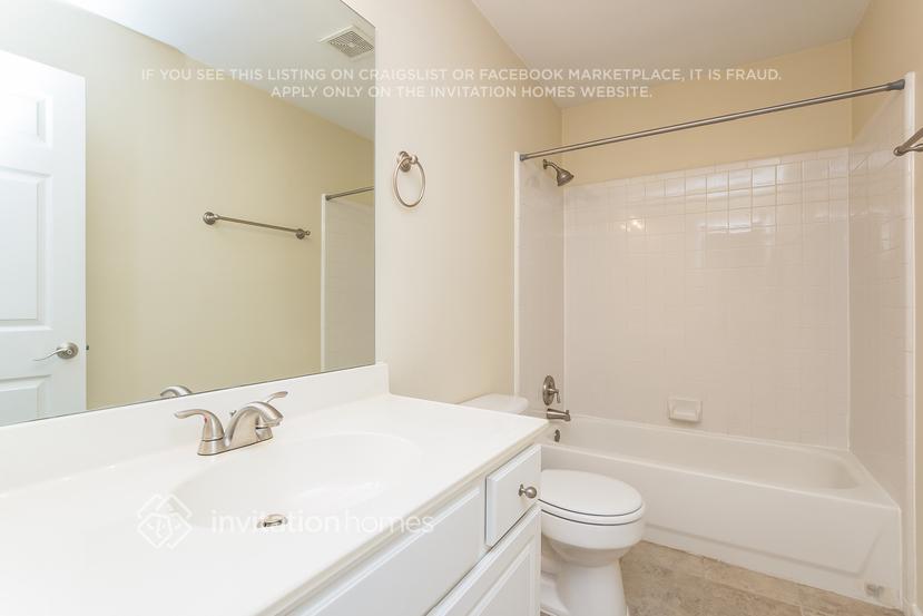 Building Photo - 2105 Westwind Dr