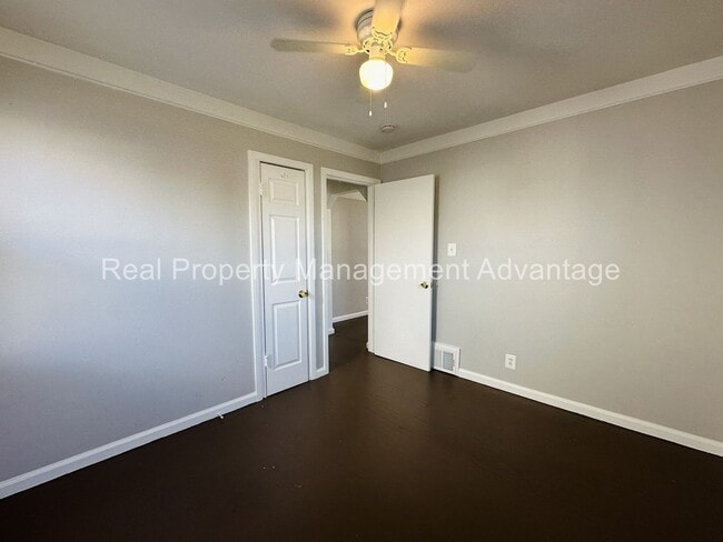 Building Photo - No Deposit Required! Meticulously Maintained with 2 Beds/Basement/Garage!