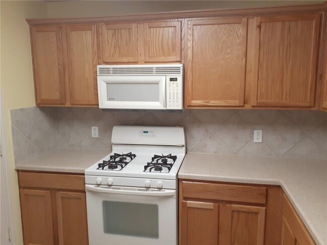 Building Photo - 3725 Castle Rock Dr