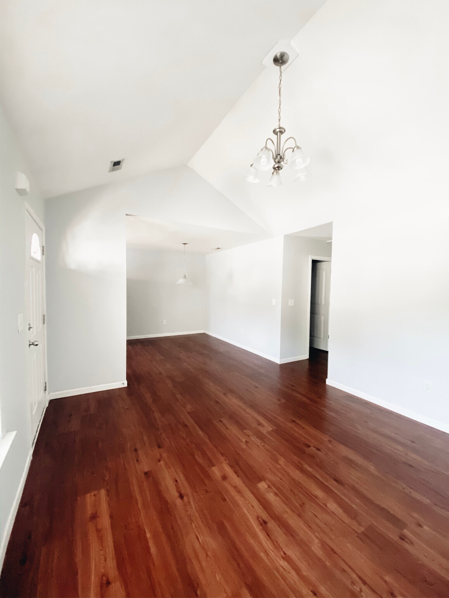 Building Photo - 135 Flatview Way