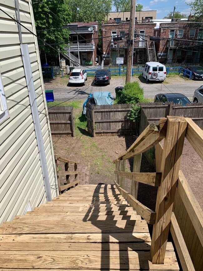 Building Photo - 2210 Parkwood Ave
