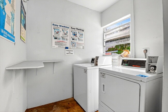 Building Photo - 1630 Embassy Dr