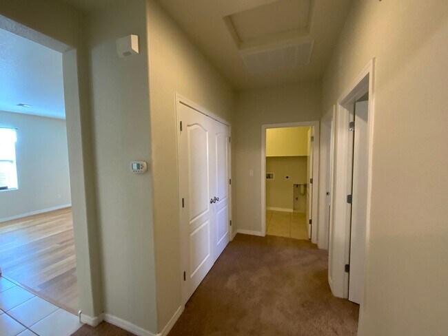 Building Photo - Beautiful 3 Bedroom Single Story Home Available Near Northern Blvd NW & Rainbow Blvd NE!