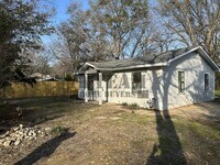 Building Photo - Cozy 2 Bed 1 Bath home for rent!