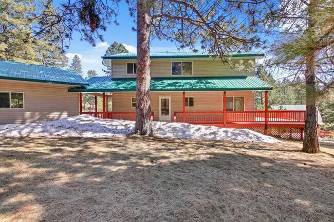 Building Photo - 1496 Pine Ridge Dr